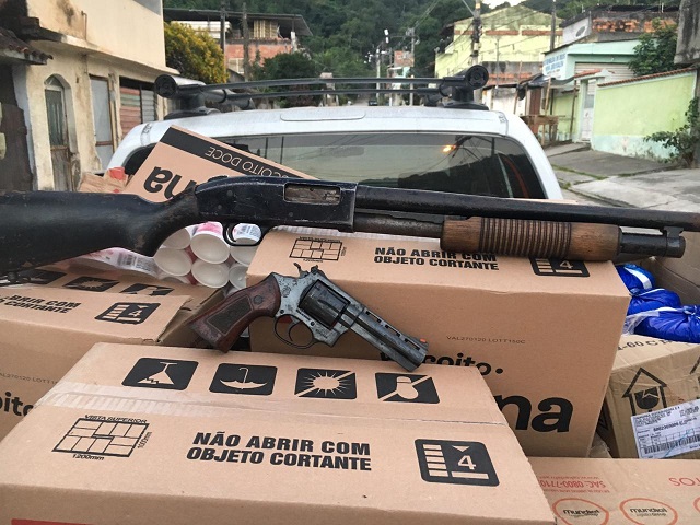 Prisão e apreensão de armas e veículos em São Gonçalo com a ajuda do Disque Denúncia